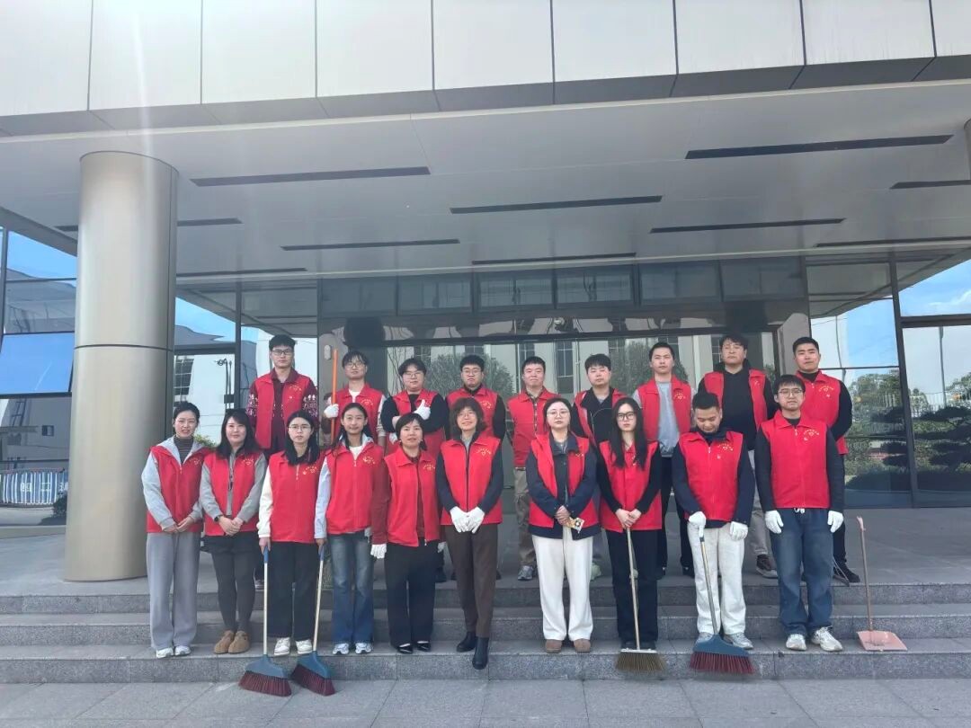 中玖闪光党支部联合团支部开展“学雷锋强担当 共建洁净园区”志愿服务活动